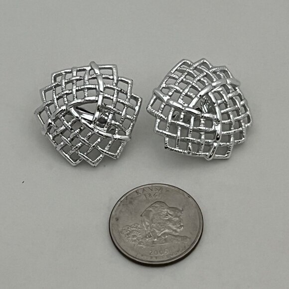 Vintage 1973 Sarah Coventry Silver Mesh Trellis Clip On Earrings - Picture 12 of 12